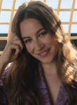 Productora ejecutiva y guionista de 'Valeria' y 'Un Cuento Perfecto' para Netflix.
